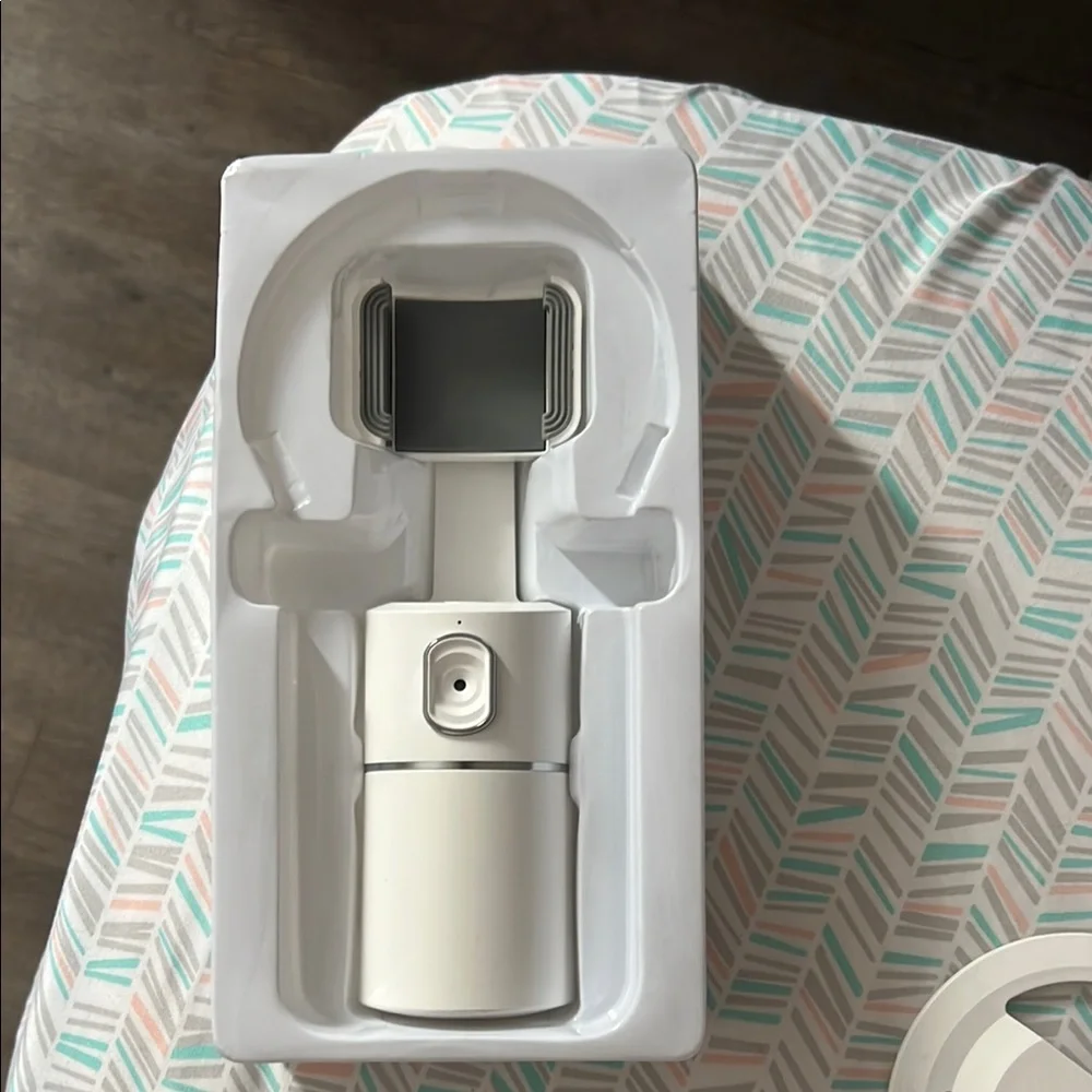 White Auto Face Tracking Phone Holder